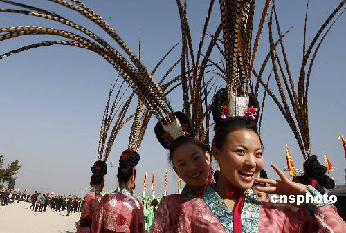 Girls clad in traditional Chinese costumes pose for photography at a festival commemorating ancient Confucian philosopher Xun Zi on October 14, 2008.