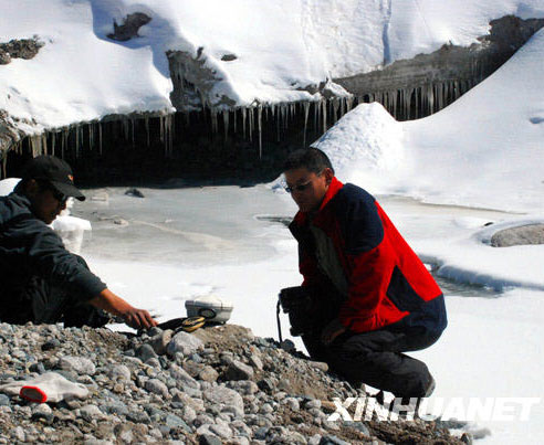  Two scientists carry out research at the source of the Tuotuo River, in the remote reaches of Mt. Tanggula on the Tibetan Plateau, October 12, 2008. 