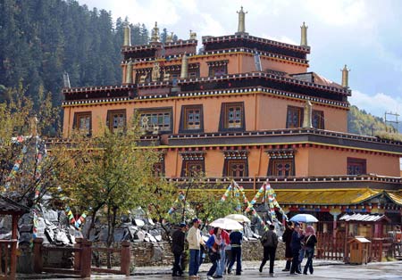 Tourists visit a temple of the Tibetan Buddhism in the Potatso National Park in Shangri-La, southwest China's Yunnan Province, Oct. 13, 2008.