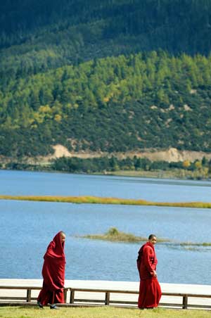 Two Buddhist nuns walk in the Potatso National Park in Shangri-La, southwest China's Yunnan Province, Oct. 13, 2008.