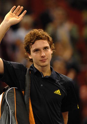 Latvia's Ernests Gulbis waves to spectators as he leaves the court after a second round tennis match against Spain's Rafael Nadal of the Masters in Madrid of Spain, Oct. 14, 2008. Gulbis lost 1-2.[Chen Haitong/Xinhua]