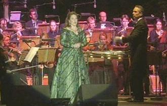 Stars from all over the world gathered Sunday night at the mysterious Rose City of Petra, in Jordan to pay tribute to the late tenor Luciano Pavaroti. Stars from all over the world gathered Sunday night at the mysterious Rose City of Petra, in Jordan to pay tribute to the late tenor Luciano Pavaroti.