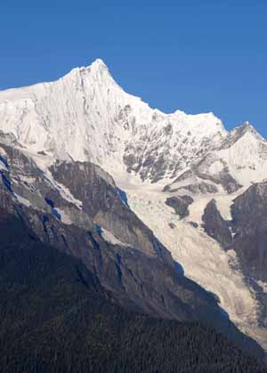 Photo taken on Oct. 15, 2008 shows the Meili Snow Mountain at sunrise in Deqin county, Diqing Tibetan Autonomous Prefecture, in southwest China's Yunnan province. [Xinhua]