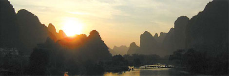 Sunset at the Yulong River, the biggest branch of the Lijiang River in Yangshuo.