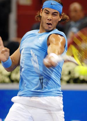 Rafael Nadal of Spain returns the ball to Richard Gasquet of France during their match at the Madrid Masters Series tennis tournament in Madrid Oct. 16, 2008. [Xinhua/Reuters] 