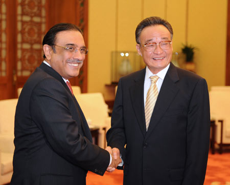 China on Thursday reaffirmed its efforts to advance strategic partnership with Pakistan as President Asif Ali Zardari met extensively with the country's political and business leaders. 