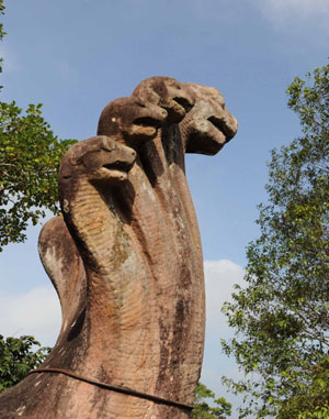 The Naga statue in the Preah Vihear Temple at the disputed border area of Cambodia and Thailand. [Xinhua]