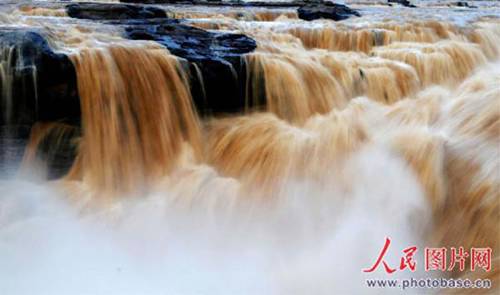 The Hukou Waterfall on the Yellow River was swollen by heavy rainfall. These dramatic photographs of the falls were taken on October 20, 2008. 