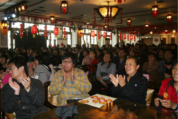 Yin Zhiyun, general manager of Laoshe Teahouse said the teahouse will spare no effort in promoting traditional Chinese culture encouraged by its new title as a Showcase of China's Cultural Industry on Monday, October 20, 2008. [Photo: CRIENGLISH.com]