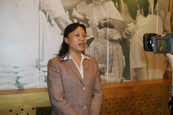 Ding Li, an official from the local government of Xuanwu district said Laoshe Teahouse deserves to be honoured a Showcase of China's Cultural Industry during an interview with CRI reporters on Monday, October 20, 2008. [Photo: CRIENGLISH.com] 