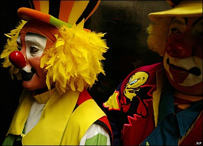 Clowns bring smiles to Mexico City.[AP Photo] 
