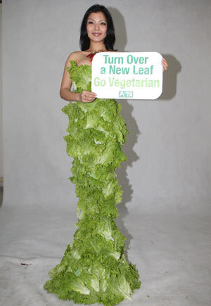 Mongolian singer K Nominjin poses for photos in vegetable-made garment to promote the vegetarianism for People for the Ethical Treatment of Animals (PETA) in Ulan Bator, capital of Mongolia, Oct. 23, 2008. [Xinhua]