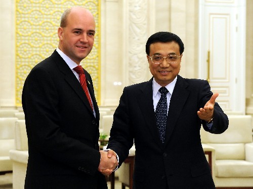 Vice Premier Li Keqiang on Friday said China would work with Sweden to further the bilateral friendly and cooperative relations. Li made the remarks when meeting with Swedish Prime Minister Fredrik Reinfeldt, who came to attend the seventh summit of the Asia-Europe Meeting (ASEM).