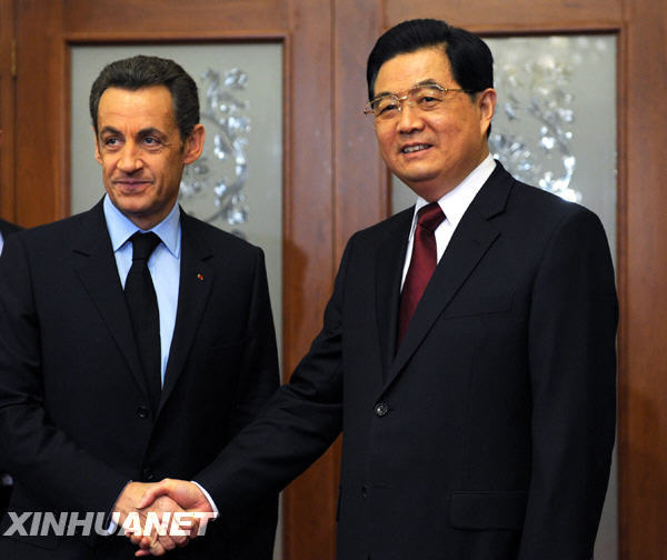 Chinese President Hu Jintao met on Friday with French President Nicolas Sarkozy, who is in Beijing to attend the seventh Asia-Europe Meeting (ASEM).