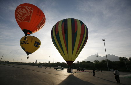 Balloons take flight as part of the Santa Lucia International Festival in Monterrey, northern Mexico October 24, 2008. [Agencies]