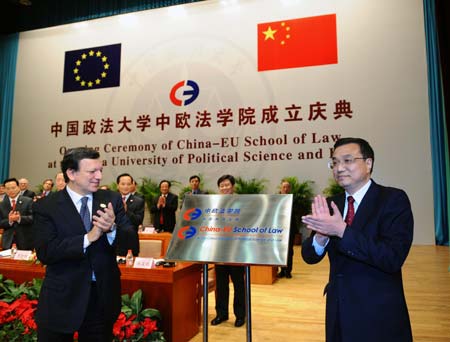Chinese Vice Premier Li Keqiang (R, front) and European Commission President Jose Barroso (L, front) attend the opening ceremony of China-EU School of Law at the China University of Political Science and Law in Beijing, China, on Oct. 24, 2008.