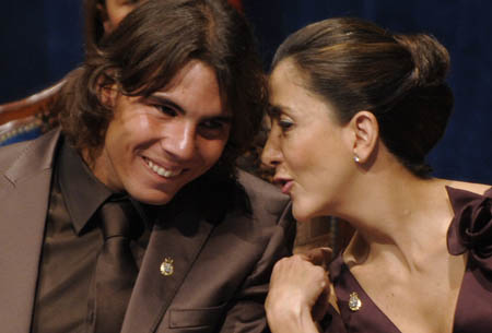 Spanish tennis player Rafael Nadal (L) talks with freed French-Colombian hostage Ingrid Betancourt during the 2008 Prince of Asturias awards ceremony at Campoamor theatre in Oviedo, northern Spain, October 24, 2008.