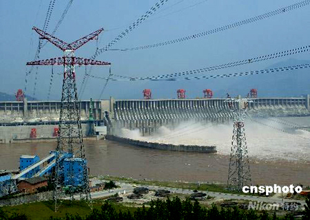 Another generator of China's Three Gorges hydroelectric project began a 72-hour trial operation on Sunday, marking the completion of the right bank part.