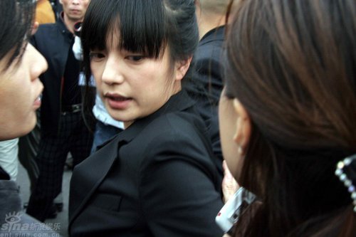 Actress Zhao Wei attends a memorial meeting for director Xie Jin at Shanghai Longhua Funeral home on Sunday, October 26, 2008.