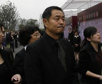 Actor Pu Cunxin arrives at a memorial meeting for director Xie Jin at Shanghai Longhua Funeral home on Sunday, October 26, 2008.