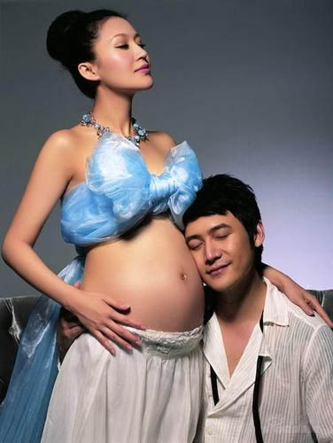 Pregnant Bao Lei (L) and Lu Yi in this file photo.