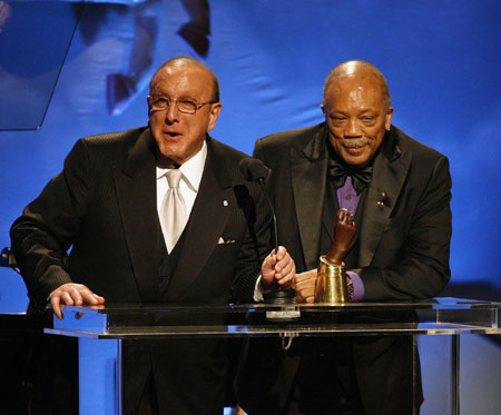 Clive Davis (L) and Quincy Jones speak on stage to present the Brass Ring award at the 30th Carousel of Hope gala in Beverly Hills, California October 25, 2008. The evening benefits the Barbara Davis Center for Childhood Diabetes.