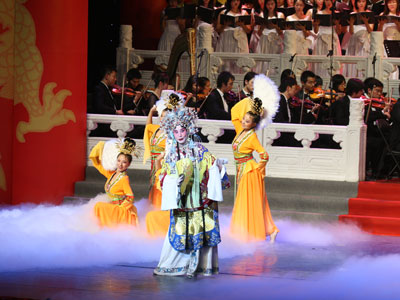 Artists performing Beijing Opera in Renmin University on October 24, 2008. To extend the international penetration of the Opera, performers from Renmin University of China plan to stage 20 to 30 performances abroad every year.