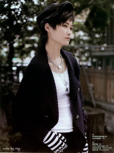 Super Girl/mainland singer Li Yuchun releases new photo album.