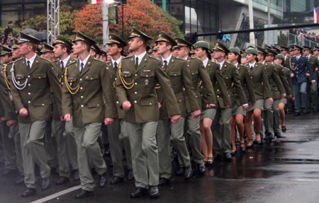 Soldiers take part in a military parade for the celebration of Czech's National Day in Prague, capital of the Czech Republic, on Oct. 28, 2008. [Xinhua]