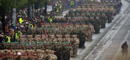 Soldiers take part in a military parade for the celebration of Czech's National Day in Prague, capital of the Czech Republic, on Oct. 28, 2008. [Xinhua]