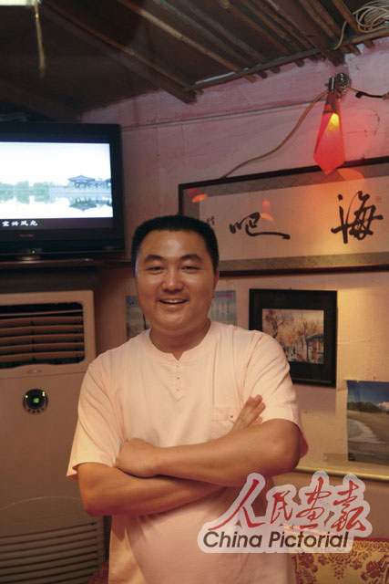 Proprietor Lin of Hai Bar.