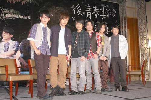 Talkshow host Kevin Tsai (R) and members of pop-rock band Mayday promote Mayday's latest album 'Poetry of the Day After' in Taipei on October 27, 2008.