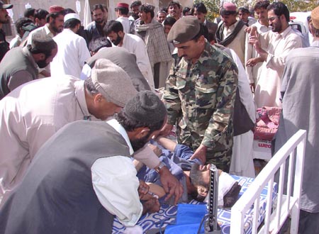 Survivors receive medical treatment in the worst-hit Ziarat area in southwestern Pakistan&apos;s Balochistan province, Oct. 29, 2008. At least 160 people died as an earthquake hit southwestern Pakistan&apos;s Balochistan province early Wednesday morning.