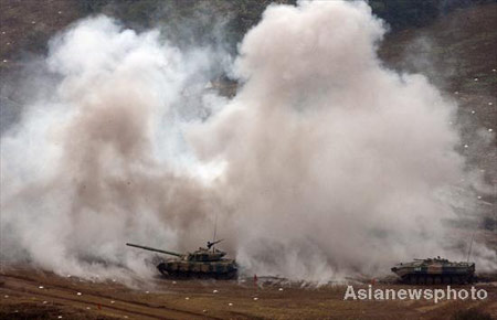 Armored vehicles participate an attacking drill in Central China's Henan Province October 28,2008. The armored brigade stationed in Jinan of East China's Shandong Province conducted a filed operation on attacking in mountainous area. [Asiannewsphoto]