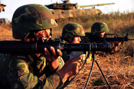 Armymen aim at their targets during a drill in Central China's Henan Province October 28, 2008. The armored brigade stationed in Jinan conducted a filed drill of attacking in mountainous areas. [CFP]