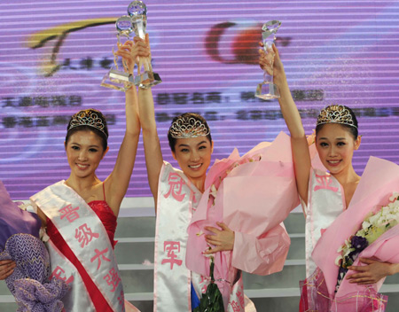 Chen Sha (C), Shen Hanfang (R), Ma lizi (L), champion, runner-up and second runner-up in the final of the Miss Asia 2008 Chinese mainland division hold up cups to cheer their triumph in north China&apos;s Tianjin Municipality, late on Oct. 28, 2008. Competitors who rank first to sixth will attend the final match of the Miss Asia 2008 in Hong Kong. 