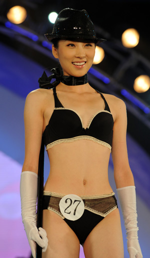Chen Sha, champion of the final of the Miss Asia 2008 Chinese mainland division shows swimsuit during the competition in north China&apos;s Tianjin Municipality, late on Oct. 28, 2008. 