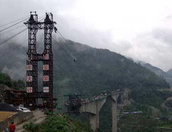 This photo taken on Oct. 29, 2008 shows the Furongjiang Bridge construction site following an accident in Haokou Township of Wulong County, southwest China's Chongqing City.[Xinhua Photo] 