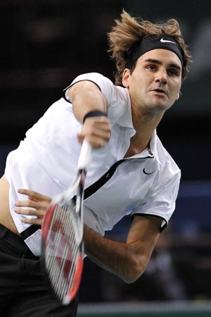 Roger Federer of Switzerland serves to Robin Soderling of Sweden during their match in the Paris Masters Series tennis tournament, October 29, 2008. Former world number one Roger Federer reached the third round of the Paris Masters with a 6-4 7-6 victory over in-form Swede Robin Soderling on Wednesday.