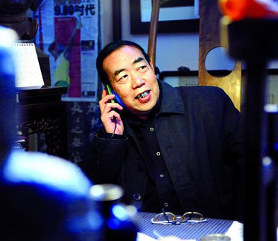 Prominent Chinese writer Jia Pingwa has won the 7th Mao Dun Literary Prize for his earthy novel, 'Qin Qiang'. 