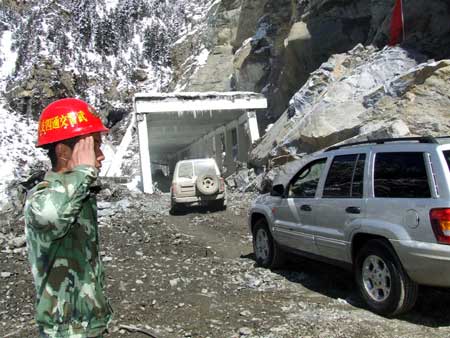 Vehicles pass the cleared Sichuan-Tibet road in Nyingchi, southwest China&apos;s Tibet Autonomous Region Oct. 30, 2008. Chinese soldiers on Thursday have cleared the Sichuan-Tibet road, including the land-collapse Ranwugou snow-proof artery, after 74 hours&apos; obstruction due to heavy snow.