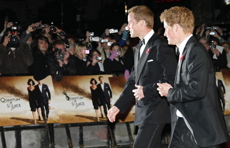 Britain's Princes William and Harry (R) arrive for the world premiere of the latest James Bond movie 'Quantum of Solace' at Leicester Square in London October 29, 2008. [Xinhua/Reuters]