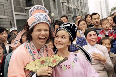 Foreign artists in traditional Chinese costume interact with locals in Nicheng Town of Lingang New City, Nanhui District, during the Shanghai International Arts Festival. Performers include artists from Russia, South Korea and Brazil. [Shanghai Daily]