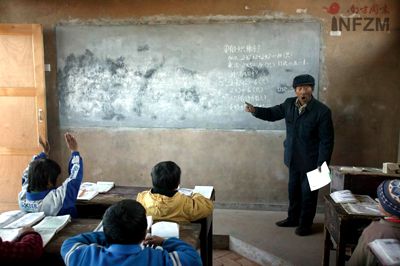 Substitute teacher Wang Zhengming is teaching at Zhangjiabao Primary School in Gansu province.