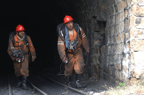 Two rescuers walk out of the Yaotou mine shaft in Chengcheng County, northwest China's Shaanxi Province on Thursday, October 30, 2008. A blast occurred at the coal mine when 36 people were working underground. [Xinhua] 