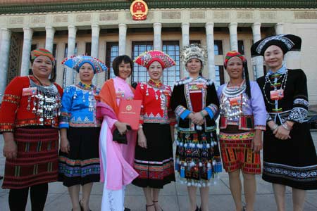 Delegates from ethnic groups of China of the Tenth National Women's Congress pose for photos in front of the Great Hall of the People in Beijing, capital of China, Oct. 31, 2008.[Xinhua]