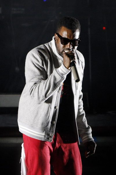 Ten-time Grammy-winning American rapper Kanye West performs at his Glow in the Dark tour at Beijing Worker's Gymnasium on Saturday night, November 1, 2008. [Sina.com.cn]