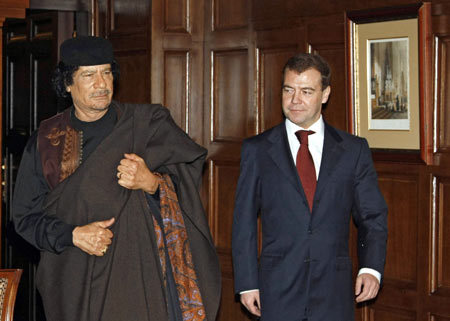 Russia's President Dmitry Medvedev (R) walks with Libyan leader Muammar Gaddafi at Meiendorf Castle outside Moscow, October 31, 2008.(Xinhua/Reuters Photo)