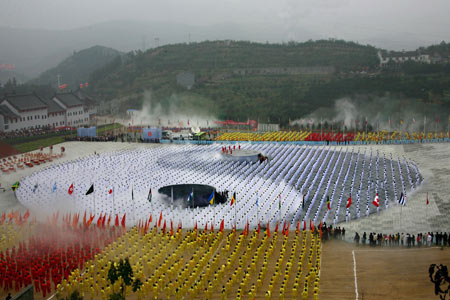 Performers play Taichi during the opening ceremony of the 3rd World Traditional Wushu Championship at Wudang Mountain in central China&apos;s Hubei province, October 30, 2008. Some 2,000 athletes from 69 countries and regions, including Britain, the United States, Poland, Russia and Greece, are competing for this year&apos;s contest in Wudang Mountain. [CFP]