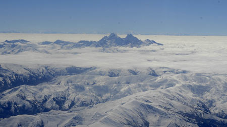 The aerial photo taken on Oct. 31, 2008 shows the snow-covered mountains in southwest China&apos;s Tibet Autonomous Region. A record-breaking snowstorm hit some area of Tibet from Oct. 26 to 28, leading seven people dead, one more missing, alongside the death of 144,400 head of livestock as of Thursday. [Xinhua]